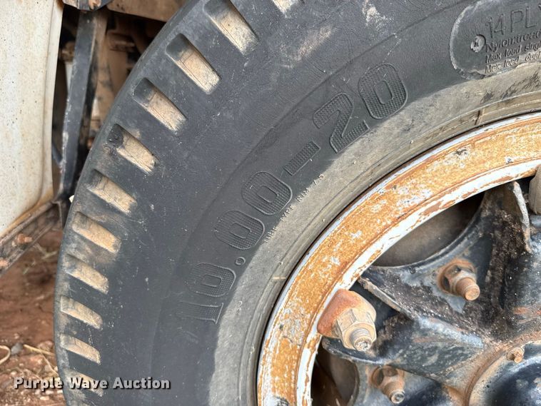 image for item FC4383 1987 Ford F800 pothole patcher truck