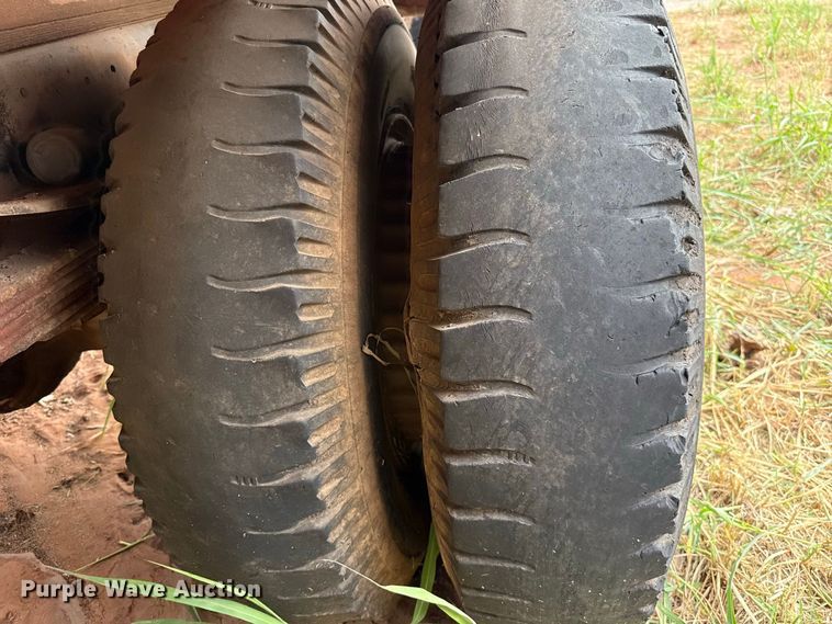image for item FC4383 1987 Ford F800 pothole patcher truck