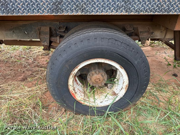 image for item FC4383 1987 Ford F800 pothole patcher truck