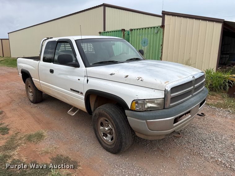 image for item FC4385 2001 Dodge Ram 1500 Ext. Cab pickup truck