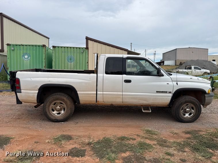 image for item FC4385 2001 Dodge Ram 1500 Ext. Cab pickup truck