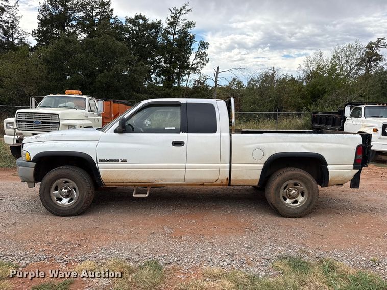 image for item FC4385 2001 Dodge Ram 1500 Ext. Cab pickup truck