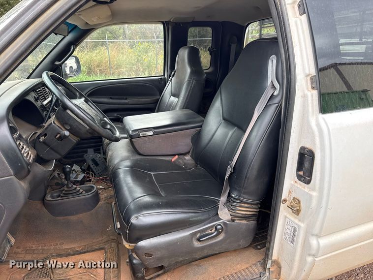image for item FC4385 2001 Dodge Ram 1500 Ext. Cab pickup truck