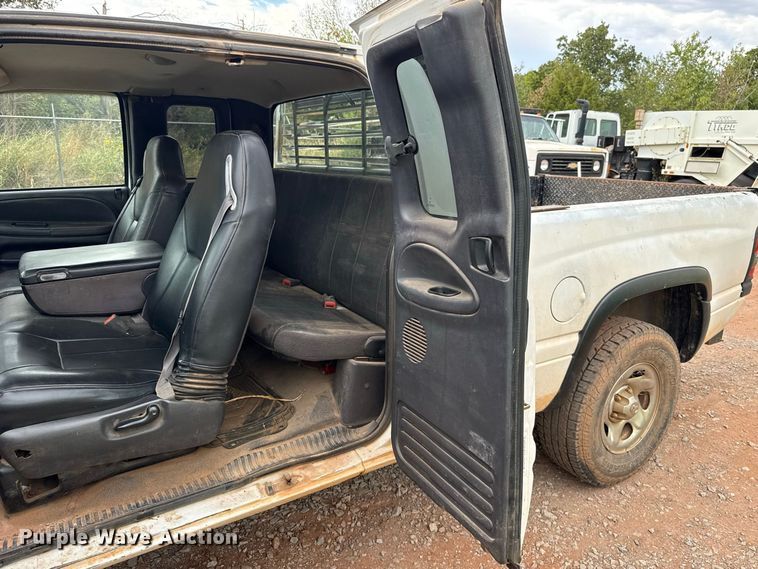 image for item FC4385 2001 Dodge Ram 1500 Ext. Cab pickup truck