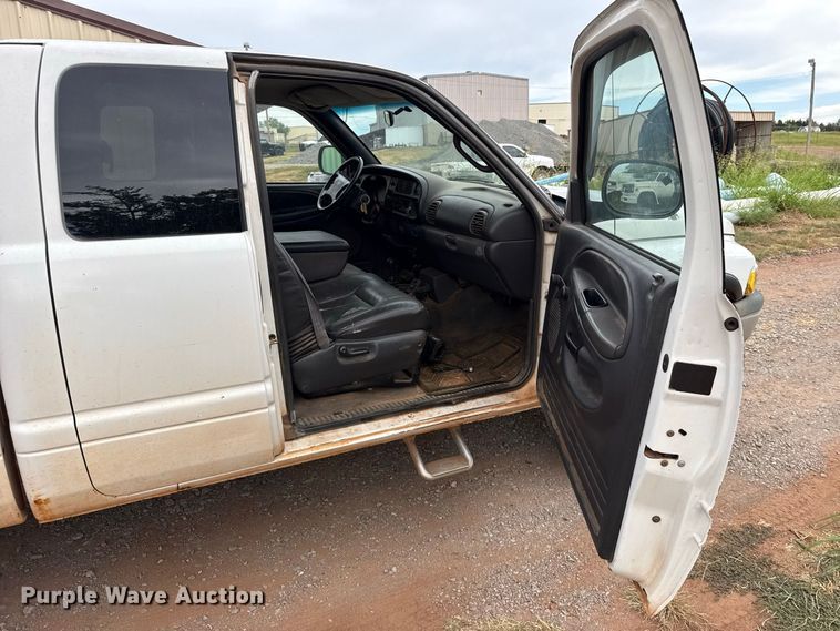 image for item FC4385 2001 Dodge Ram 1500 Ext. Cab pickup truck