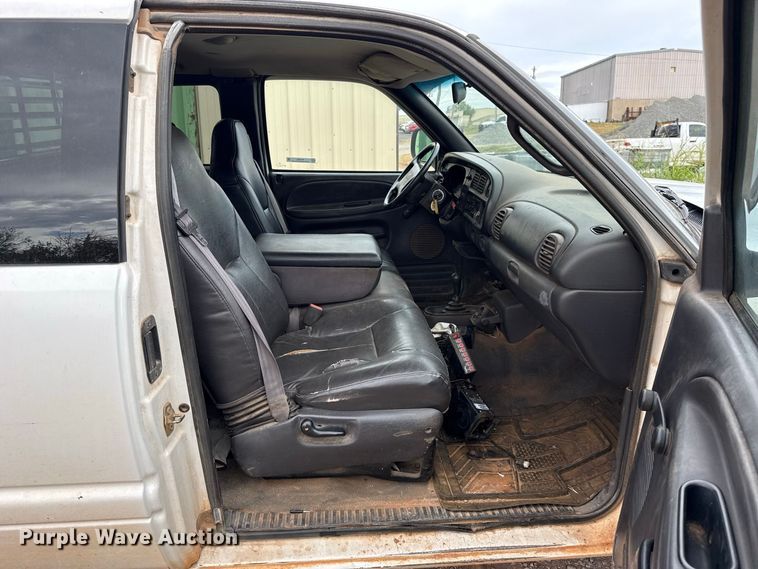 image for item FC4385 2001 Dodge Ram 1500 Ext. Cab pickup truck