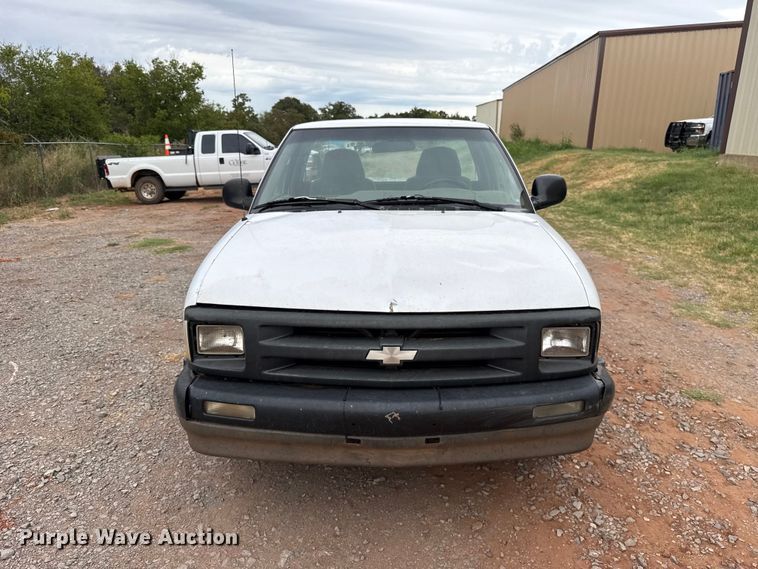 image for item FC4387 1997 Chevrolet S10 pickup truck