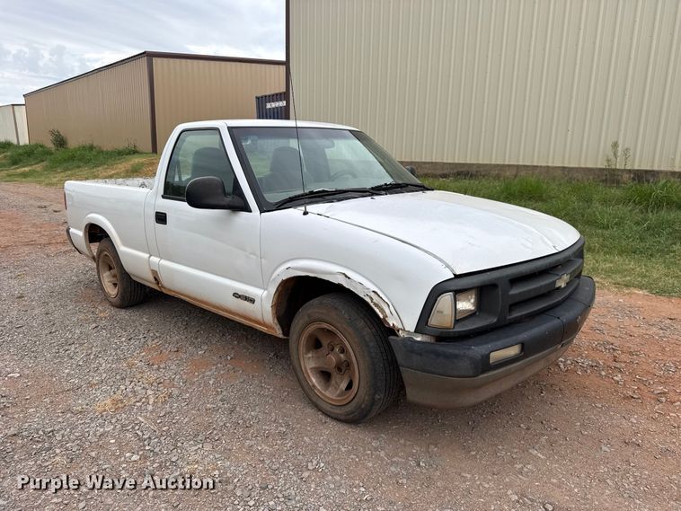 image for item FC4387 1997 Chevrolet S10 pickup truck