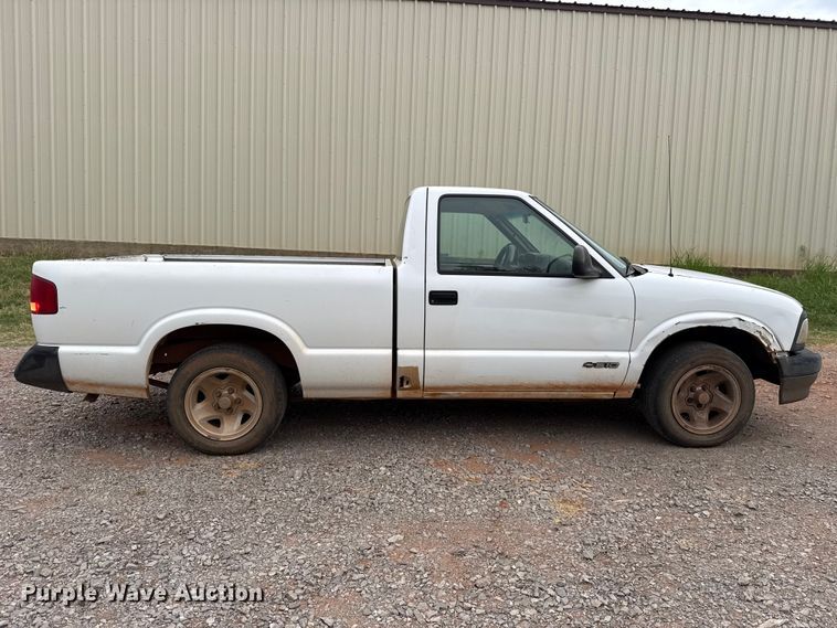 image for item FC4387 1997 Chevrolet S10 pickup truck