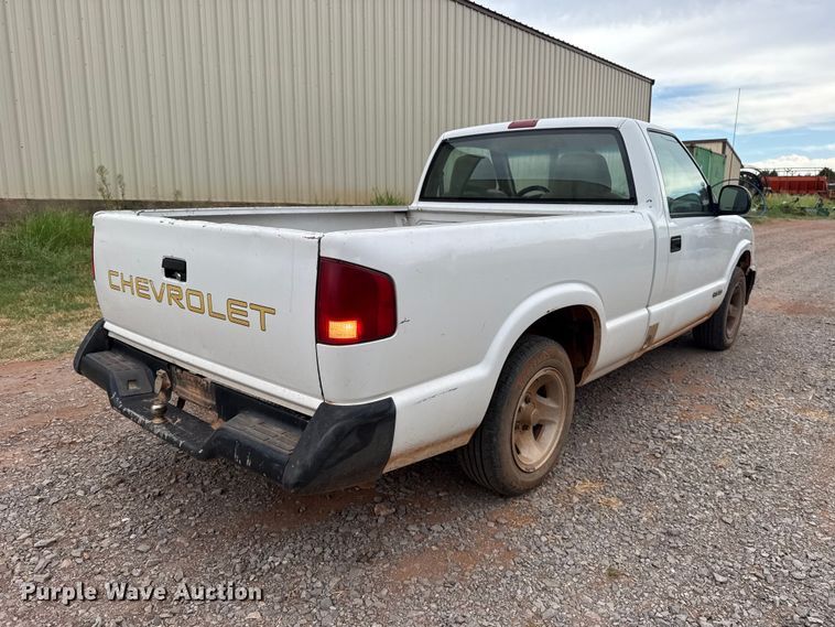 image for item FC4387 1997 Chevrolet S10 pickup truck