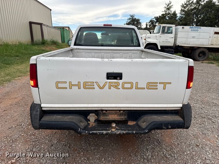 image for item FC4387 1997 Chevrolet S10 pickup truck