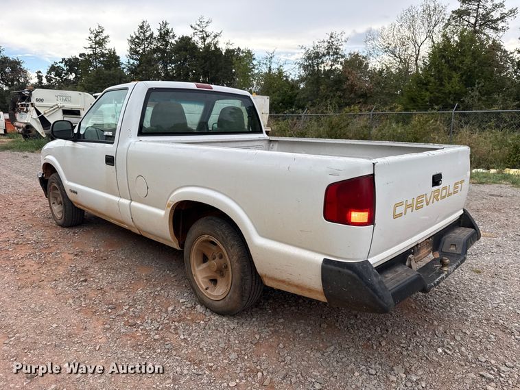 image for item FC4387 1997 Chevrolet S10 pickup truck