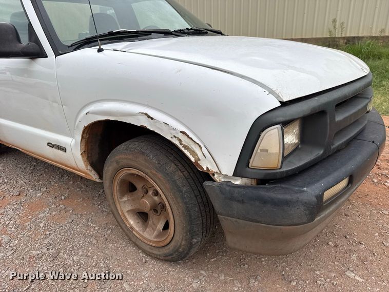 image for item FC4387 1997 Chevrolet S10 pickup truck