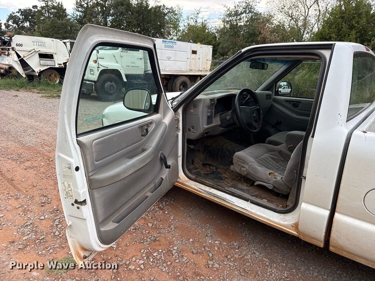 image for item FC4387 1997 Chevrolet S10 pickup truck