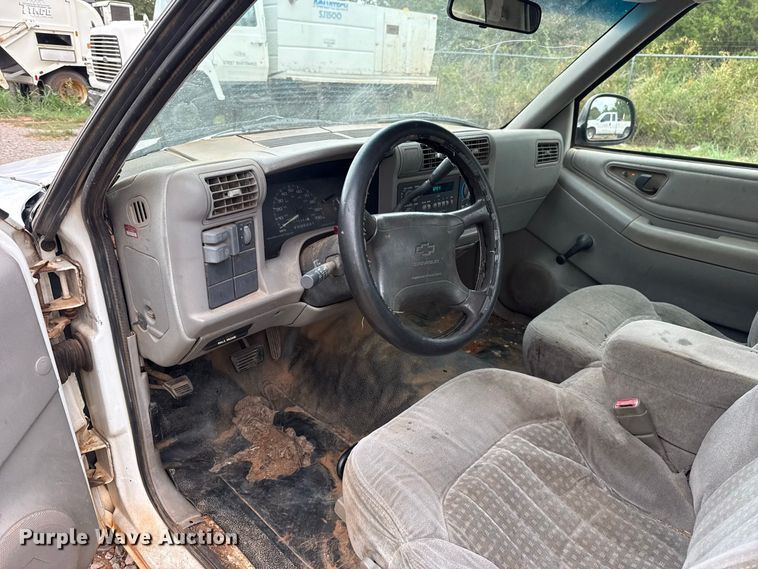image for item FC4387 1997 Chevrolet S10 pickup truck