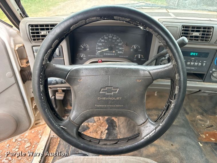 image for item FC4387 1997 Chevrolet S10 pickup truck