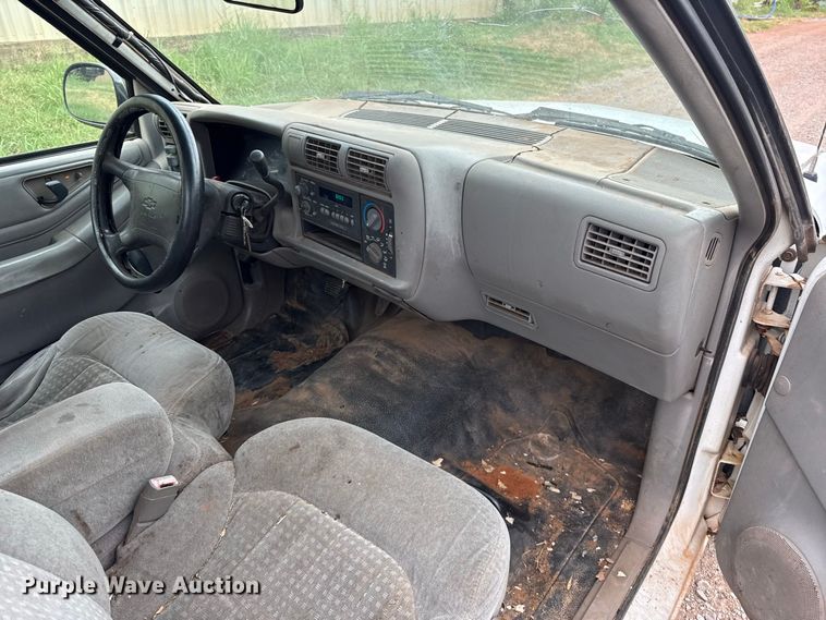 image for item FC4387 1997 Chevrolet S10 pickup truck
