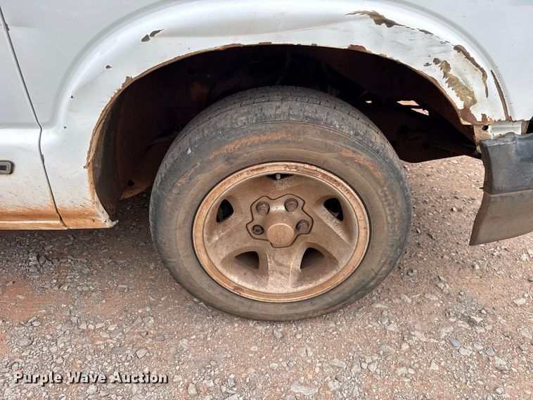 image for item FC4387 1997 Chevrolet S10 pickup truck