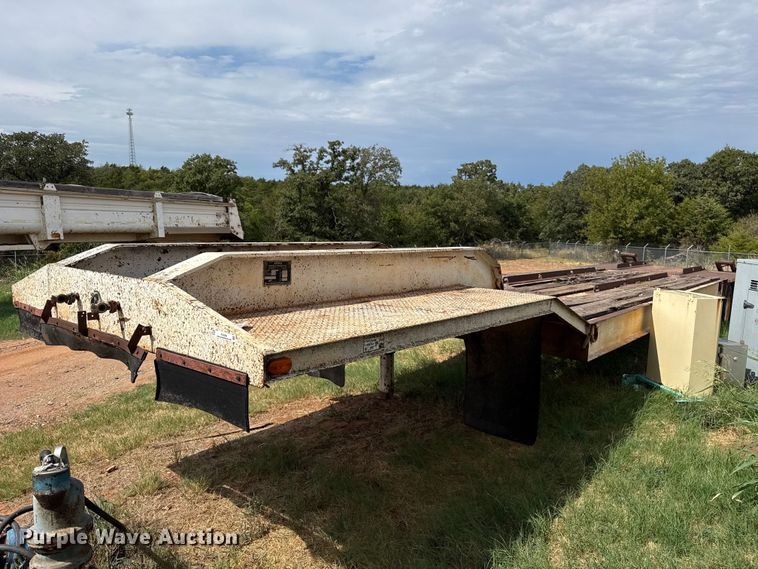 image for item FC4390 1997 Atoka drop deck equipment trailer