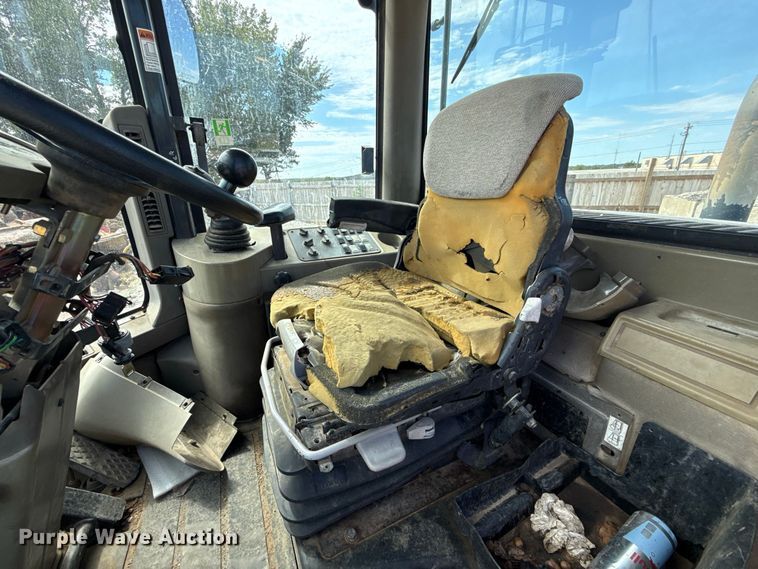 image for item FC4392 2006 Case 621D wheel loader