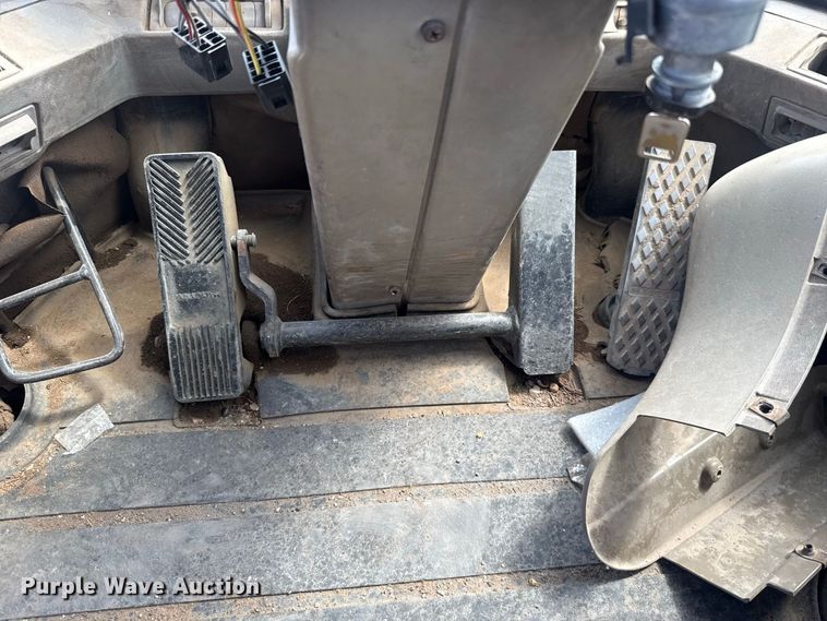 image for item FC4392 2006 Case 621D wheel loader