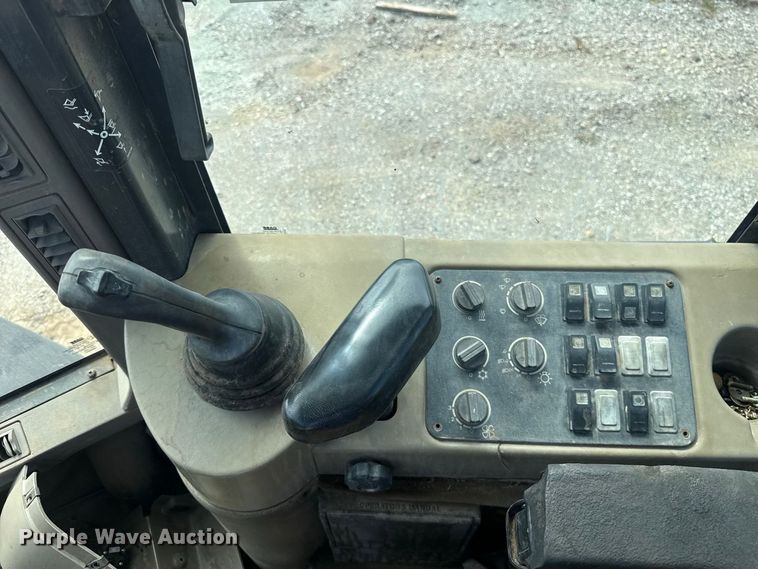 image for item FC4392 2006 Case 621D wheel loader