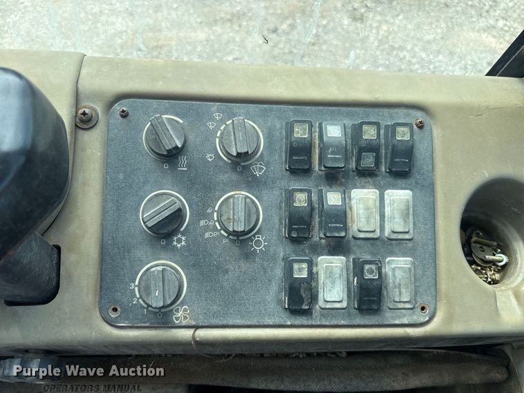 image for item FC4392 2006 Case 621D wheel loader