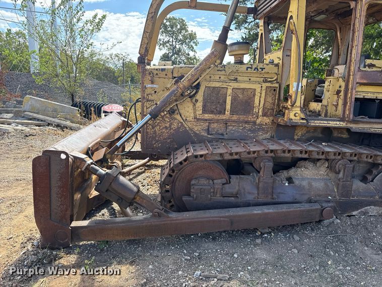 image for item FC4393 1980 Caterpillar D6D dozer