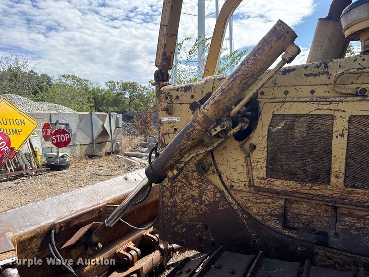 image for item FC4393 1980 Caterpillar D6D dozer