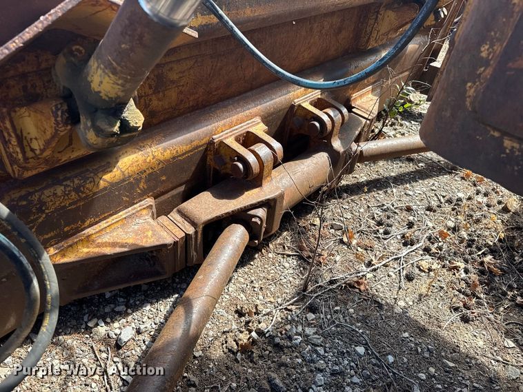 image for item FC4393 1980 Caterpillar D6D dozer