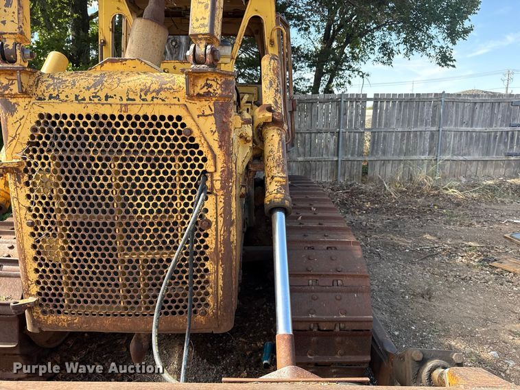 image for item FC4393 1980 Caterpillar D6D dozer