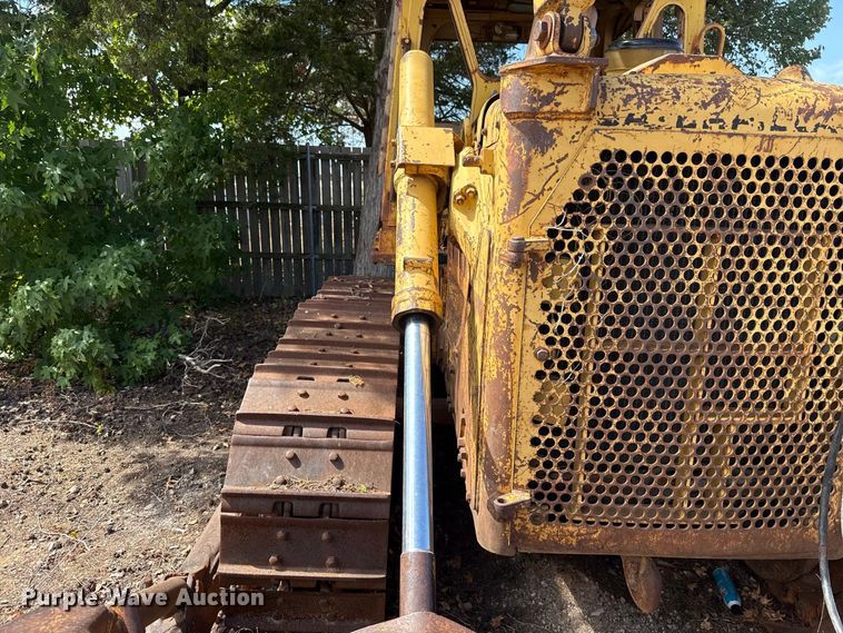 image for item FC4393 1980 Caterpillar D6D dozer