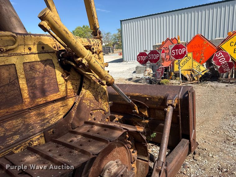 image for item FC4393 1980 Caterpillar D6D dozer