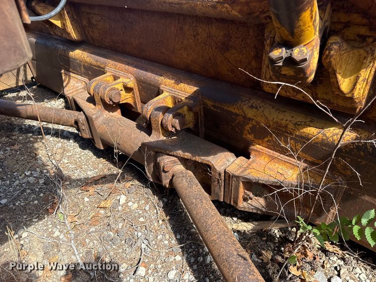 image for item FC4393 1980 Caterpillar D6D dozer