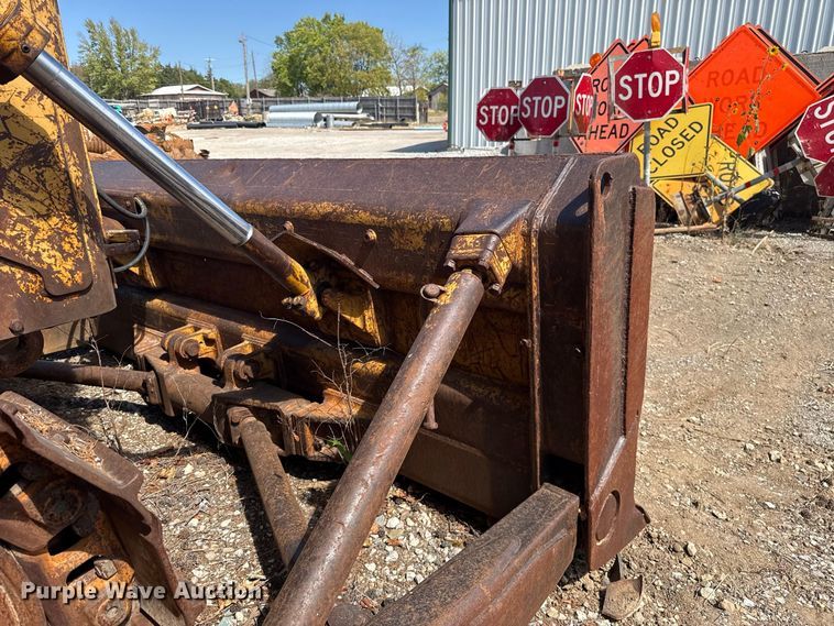 image for item FC4393 1980 Caterpillar D6D dozer