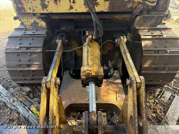 image for item FC4393 1980 Caterpillar D6D dozer