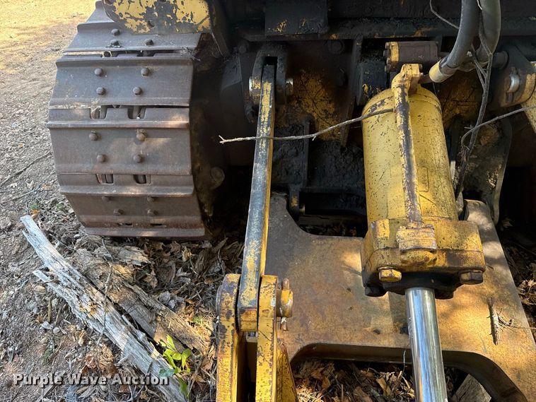 image for item FC4393 1980 Caterpillar D6D dozer