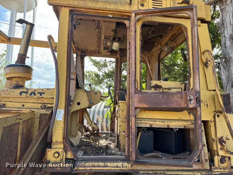 image for item FC4393 1980 Caterpillar D6D dozer
