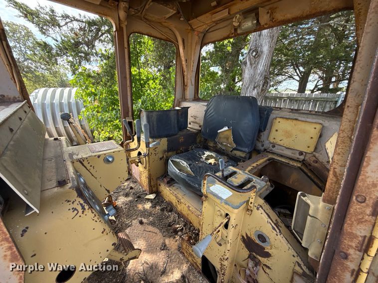 image for item FC4393 1980 Caterpillar D6D dozer