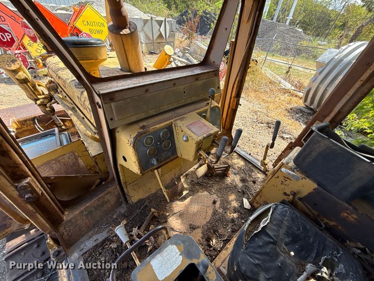 image for item FC4393 1980 Caterpillar D6D dozer