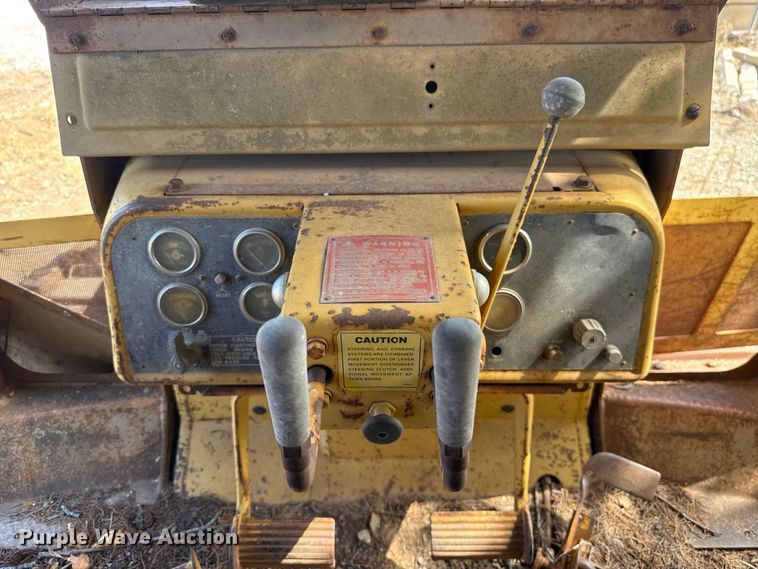 image for item FC4393 1980 Caterpillar D6D dozer