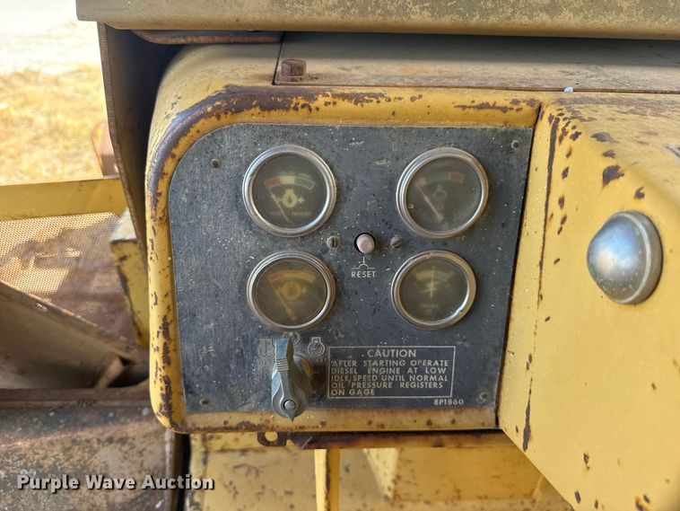 image for item FC4393 1980 Caterpillar D6D dozer