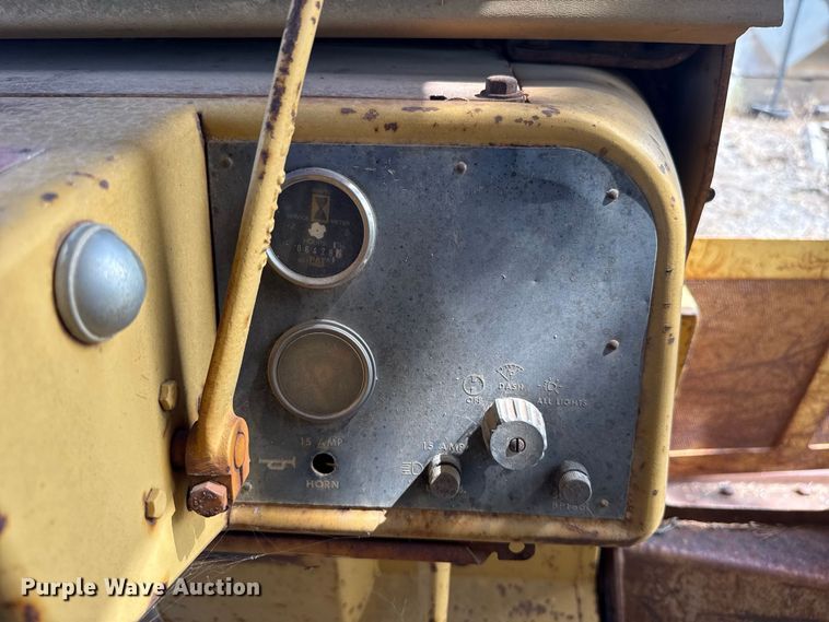 image for item FC4393 1980 Caterpillar D6D dozer