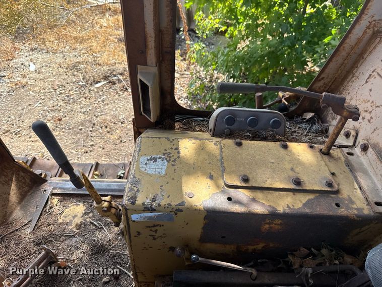 image for item FC4393 1980 Caterpillar D6D dozer