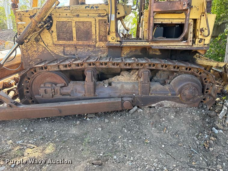 image for item FC4393 1980 Caterpillar D6D dozer