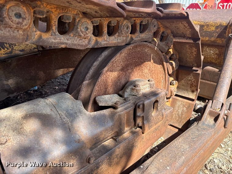 image for item FC4393 1980 Caterpillar D6D dozer