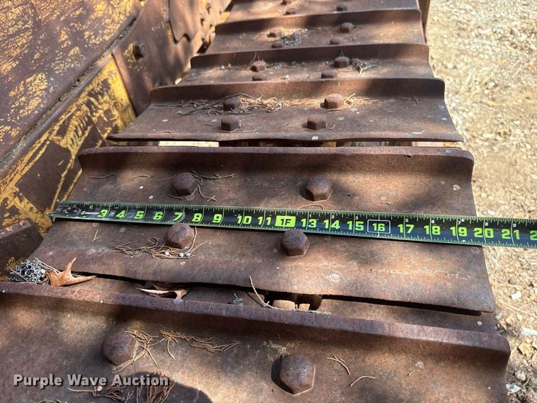 image for item FC4393 1980 Caterpillar D6D dozer