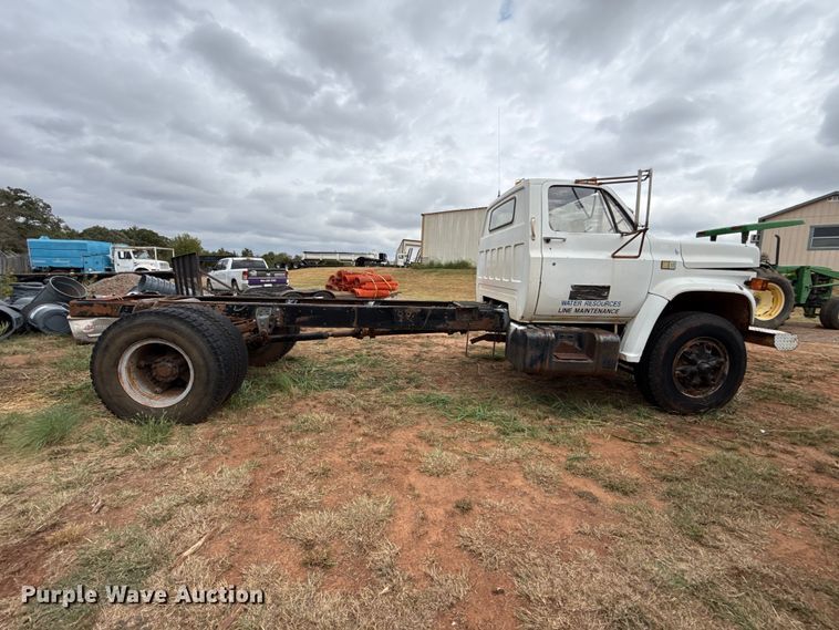 image for item FC4470 1980 Chevrolet C70 truck cab and chassis
