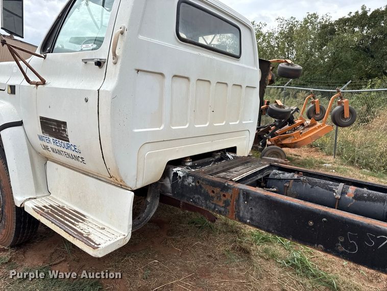 image for item FC4470 1980 Chevrolet C70 truck cab and chassis
