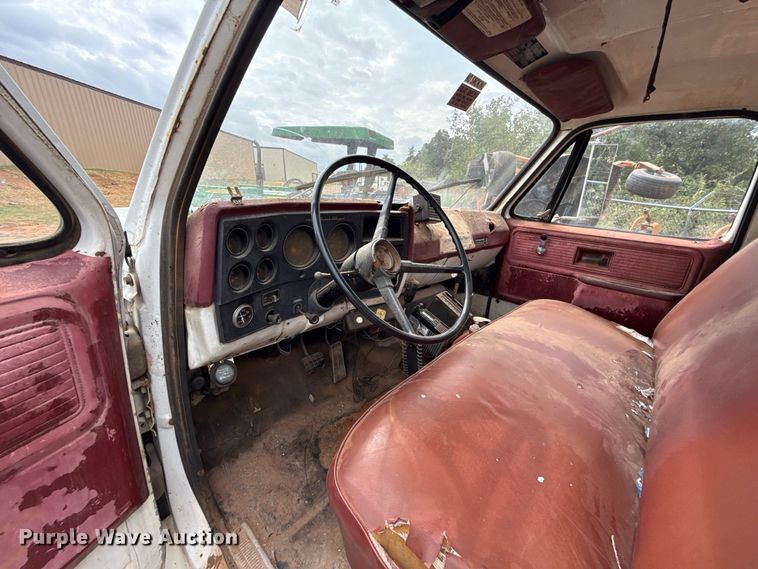 image for item FC4470 1980 Chevrolet C70 truck cab and chassis